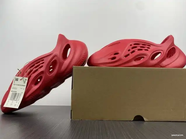 Foam Red Adidas CW3355 Yeezy 0618